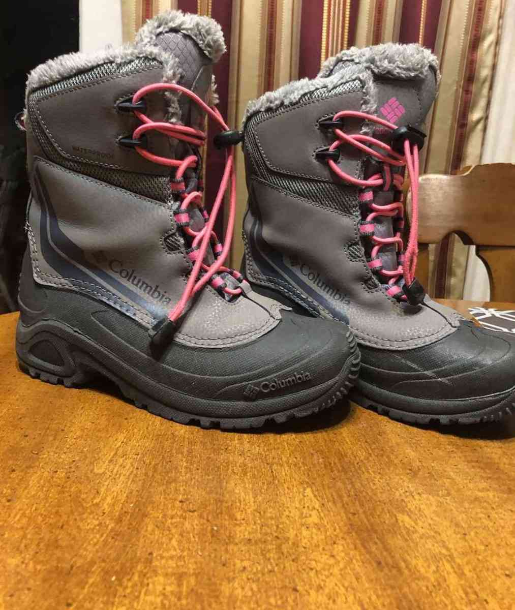 Columbia winter boots size 4