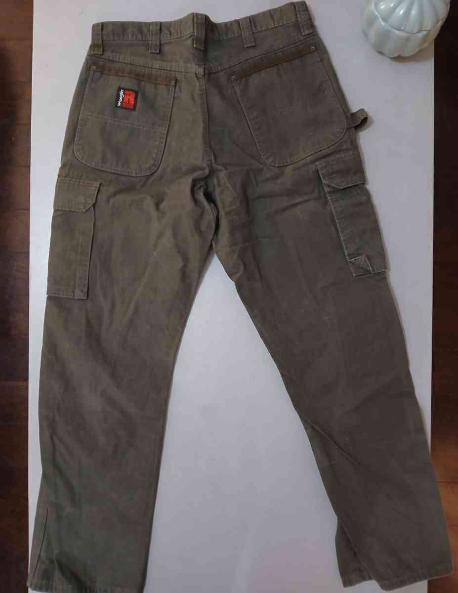 Wrangler work cargo pants 34x32