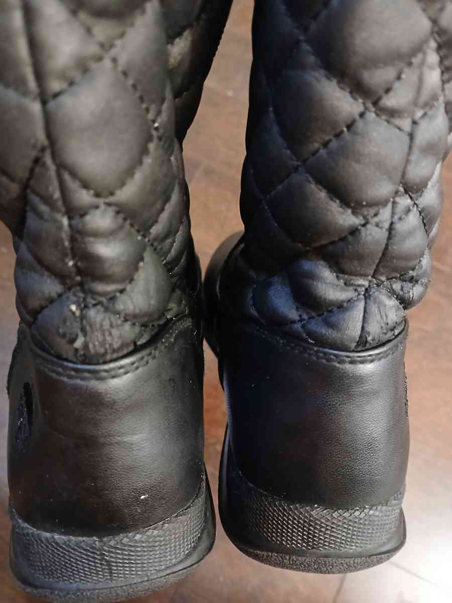 Totes Snow boots for women size 8m