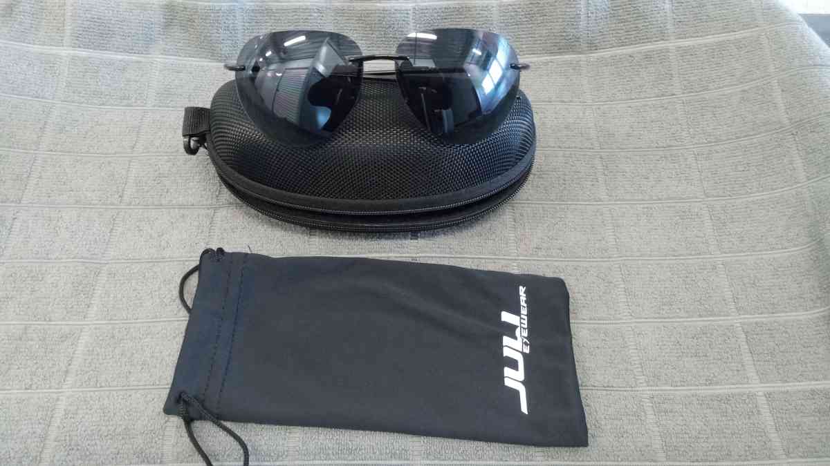 the sunglasses type aviator 58 m