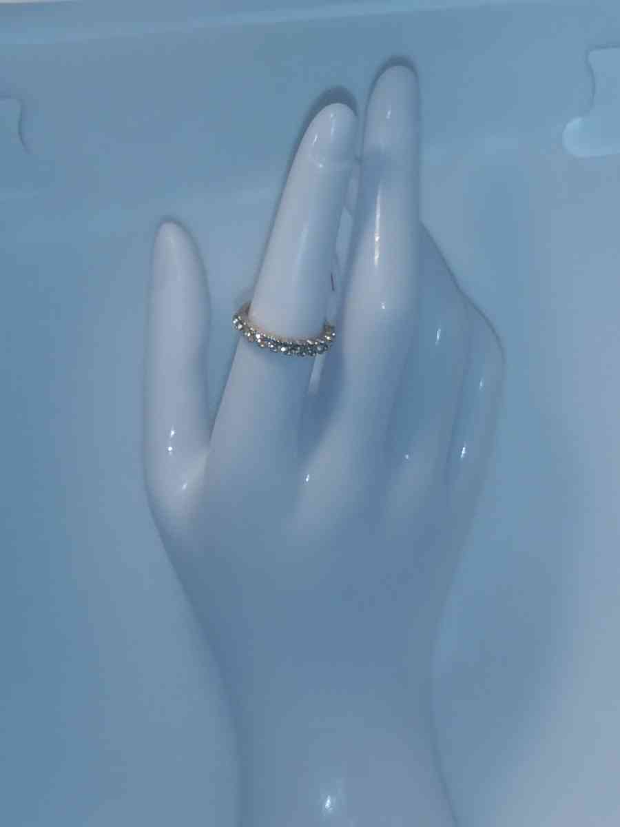 Small White Stones Chic Rhinestone Ring