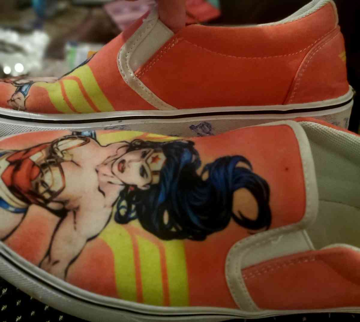Wonder Woman vans slip on style shoes size womens 9