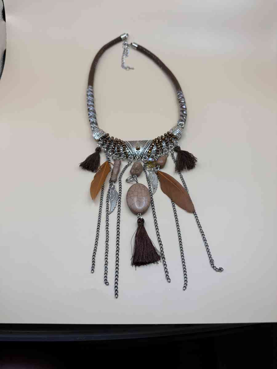 2037ITT Bohemian Style Necklace With Multilayers And Feather