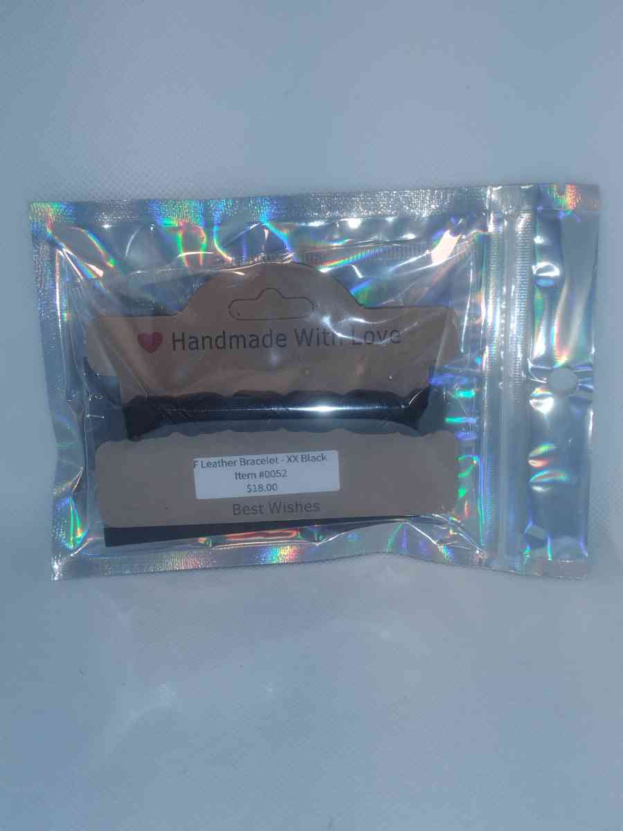 Faux Leather Bracelet criss cross black