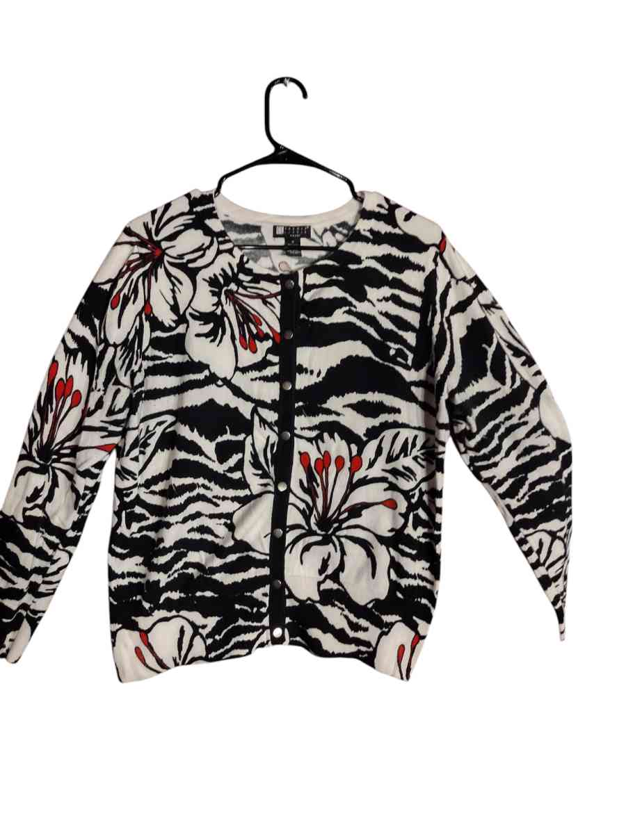 Carole little black and white flower design jacket size 1x