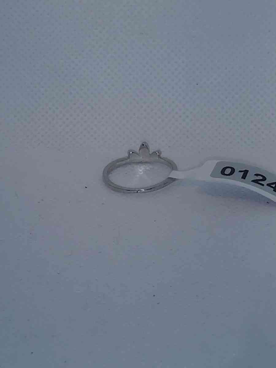 3 Leaf Retro Geometric Ring