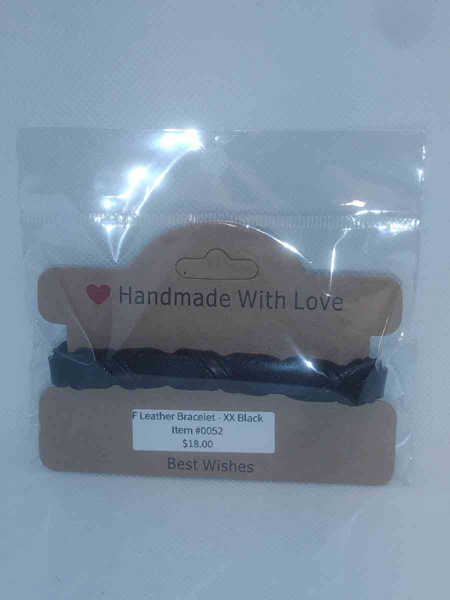 Faux Leather Bracelet criss cross black