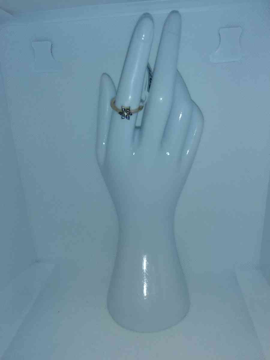 White Flower Chic Rhinestone Ring