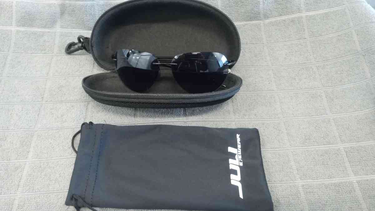 the sunglasses type aviator 58 m