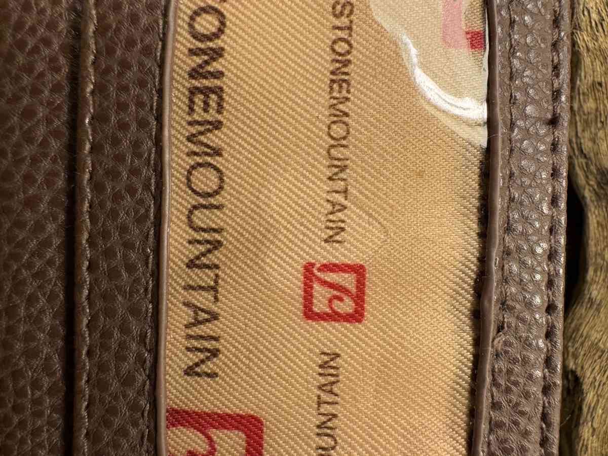 2038Stone Mountain Card Holder Brown Pebble Leather Embossed