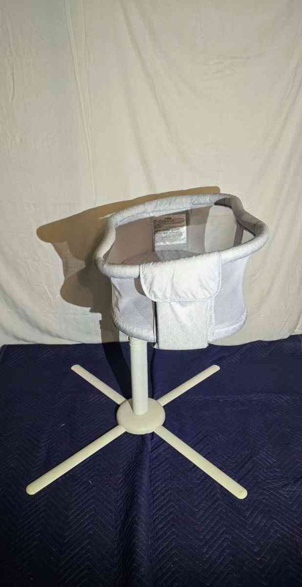 halo swivel bassinet
