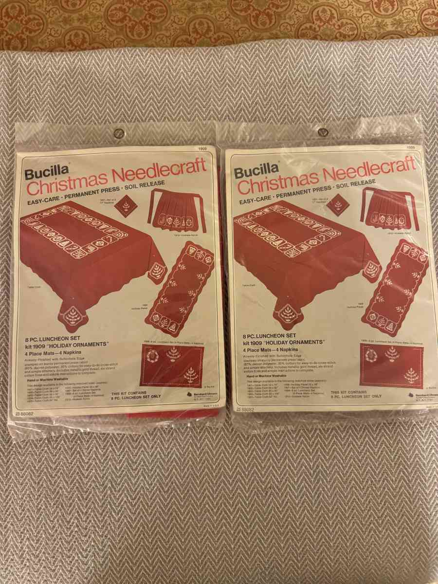 2018HMT Two New  Bucilla Christmas Needlecraft 8 Piece Lunch