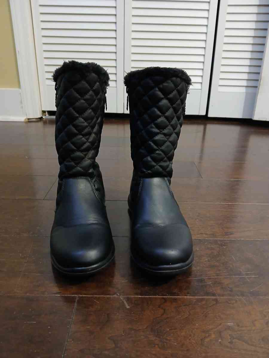 Totes Snow boots for women size 8m