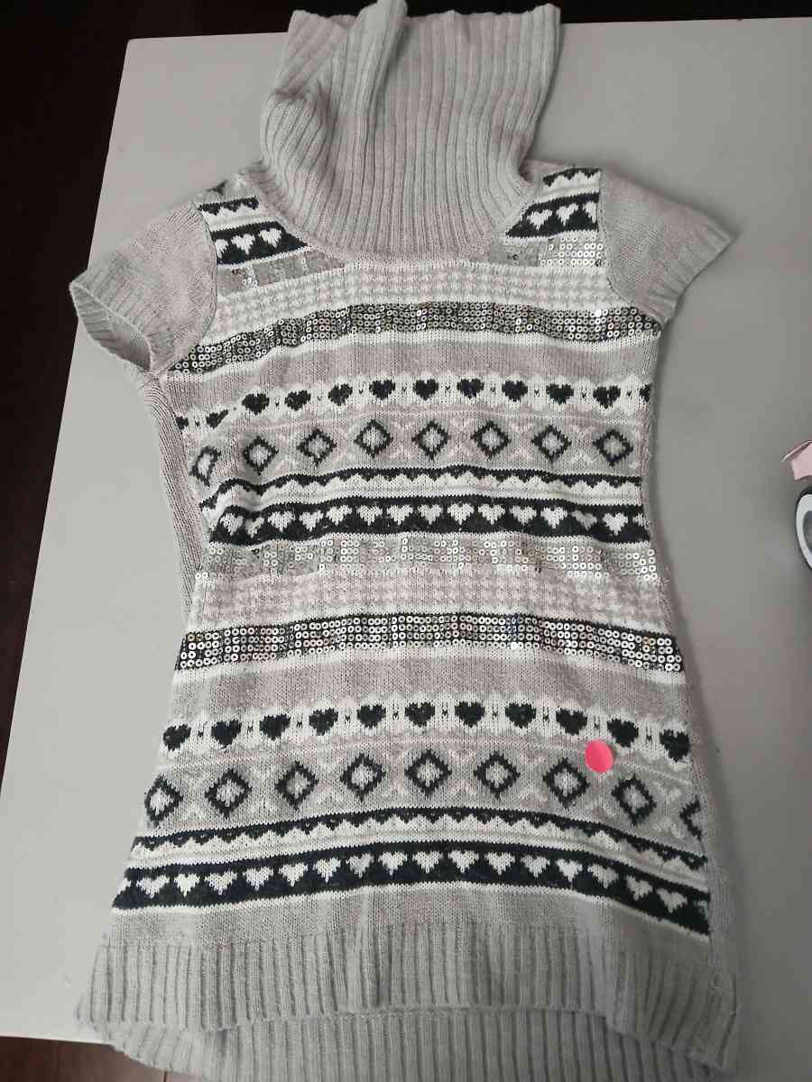 Sleeveless cowneck sweater large