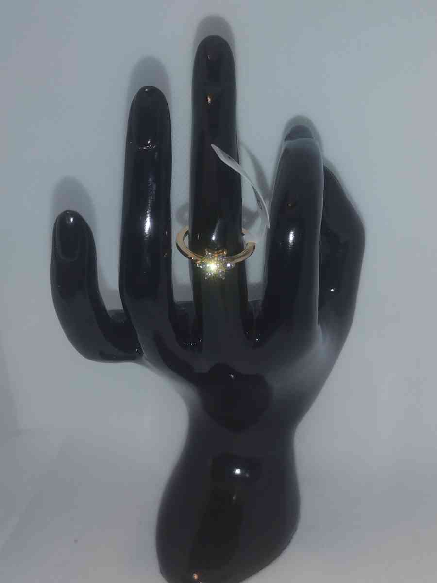 White Flower Chic Rhinestone Ring