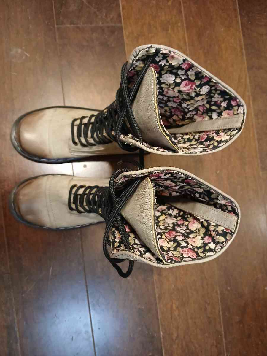 Brown boots for women size 8 point 5