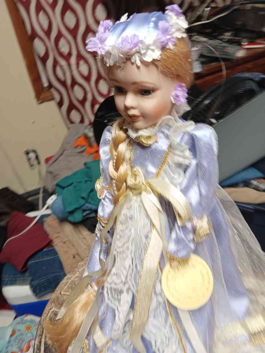 porcelain dollsshoestoys