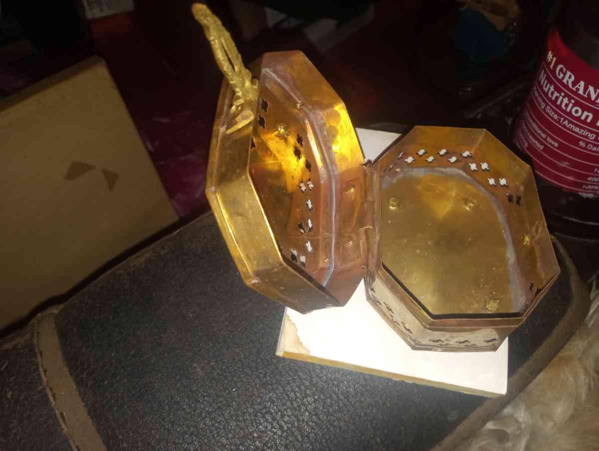 Vintage large Brass Cricket Box top swing handle front latch