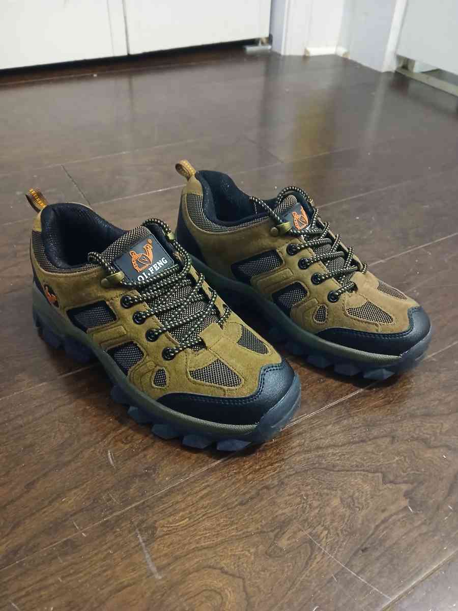 QI Feng women hiking shoes size 7