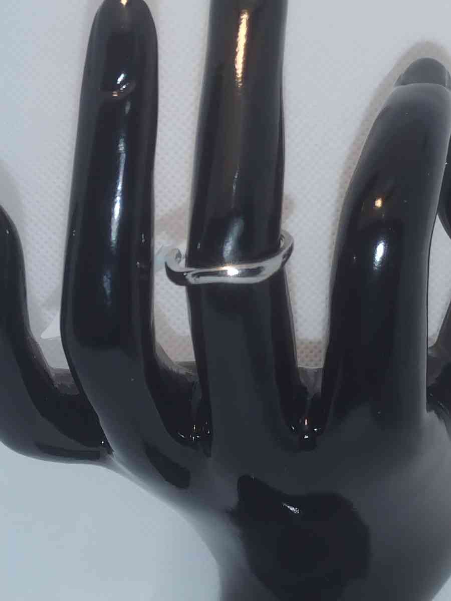 Wavy Retro Geometric Ring