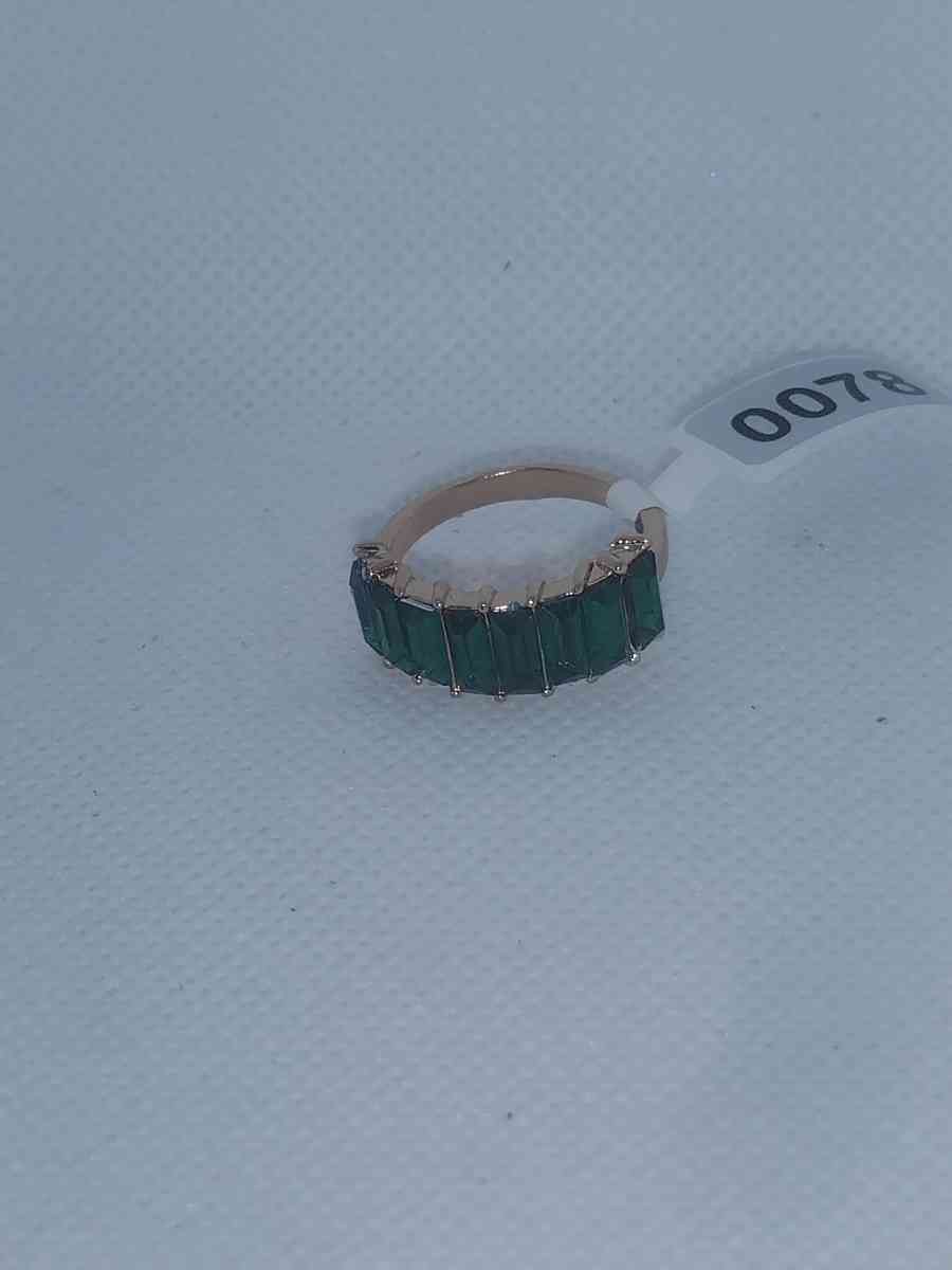 Straight Green Chic Rhinestone Ring