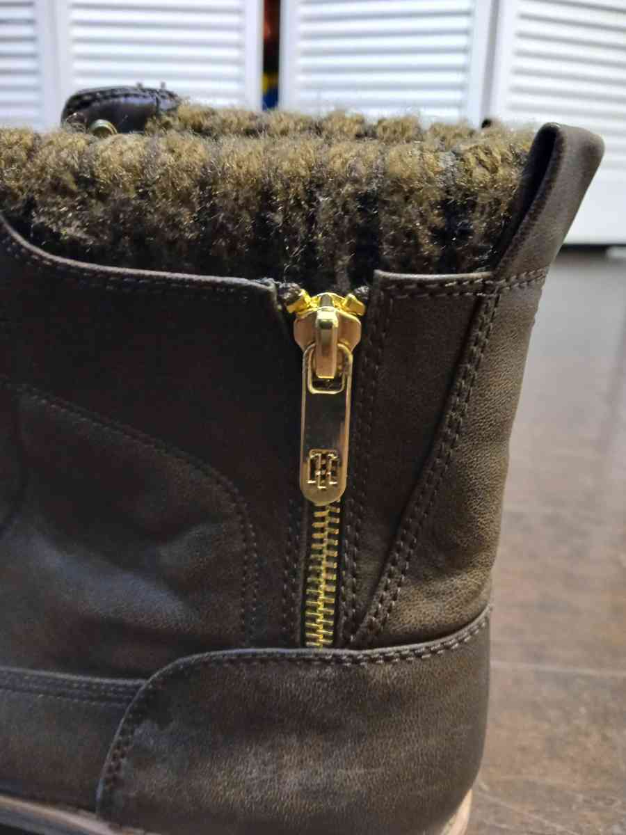 Tommy Hilfiger womens Brown boots Size 11M closed ankle