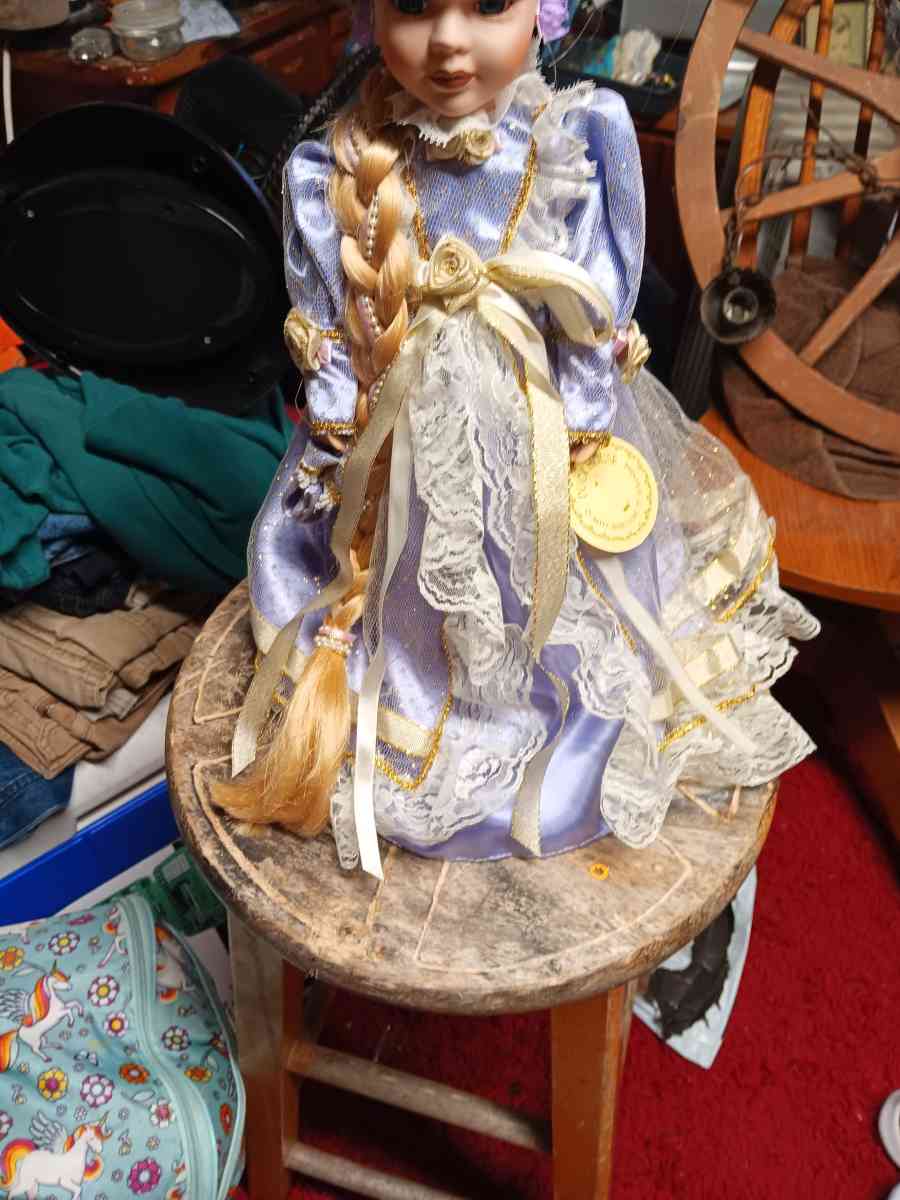 porcelain dollsshoestoys