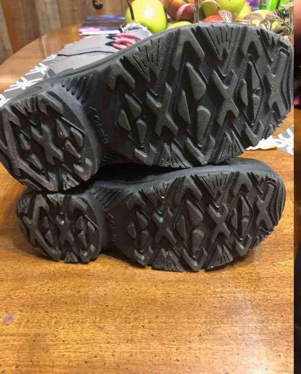 Columbia winter boots size 4