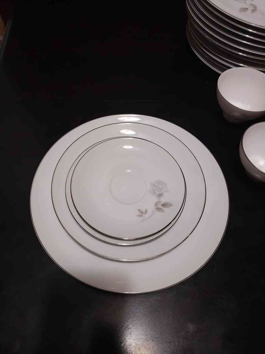 Noritake china Dinner set