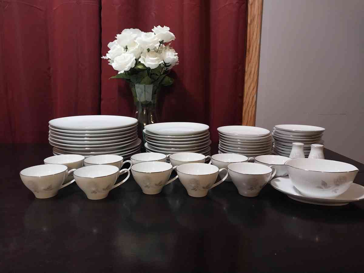 Noritake china Dinner set