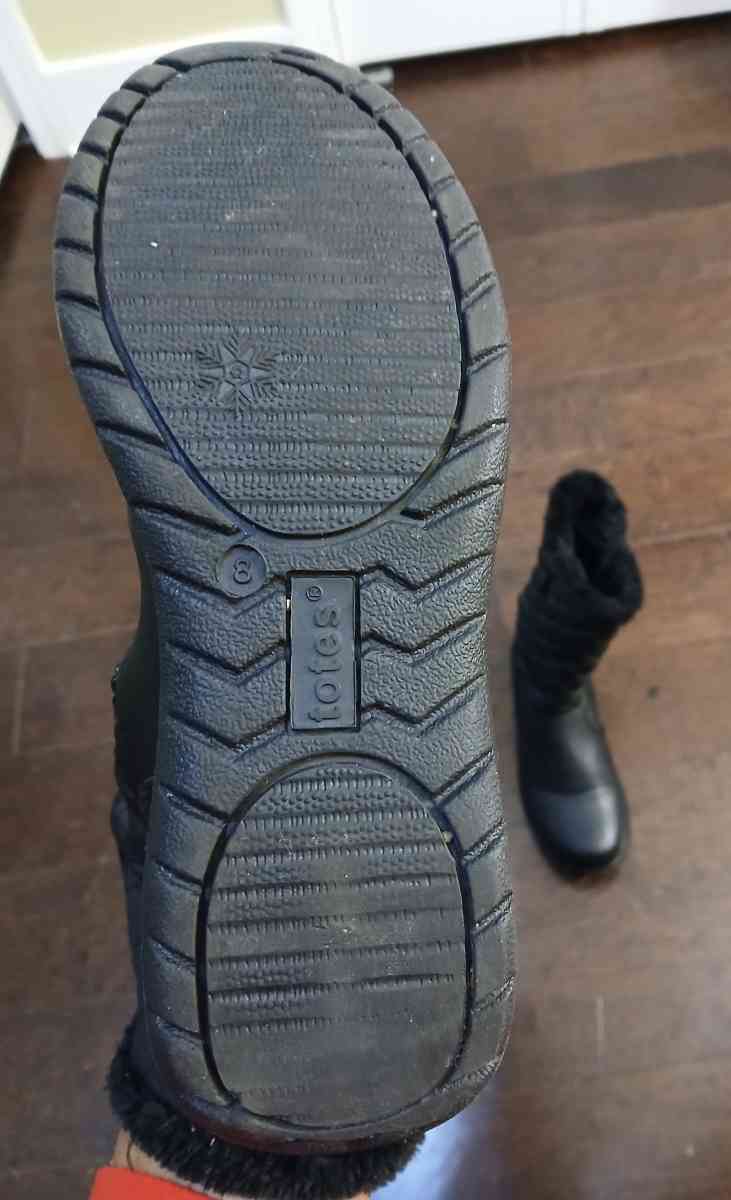 Totes Snow boots for women size 8m