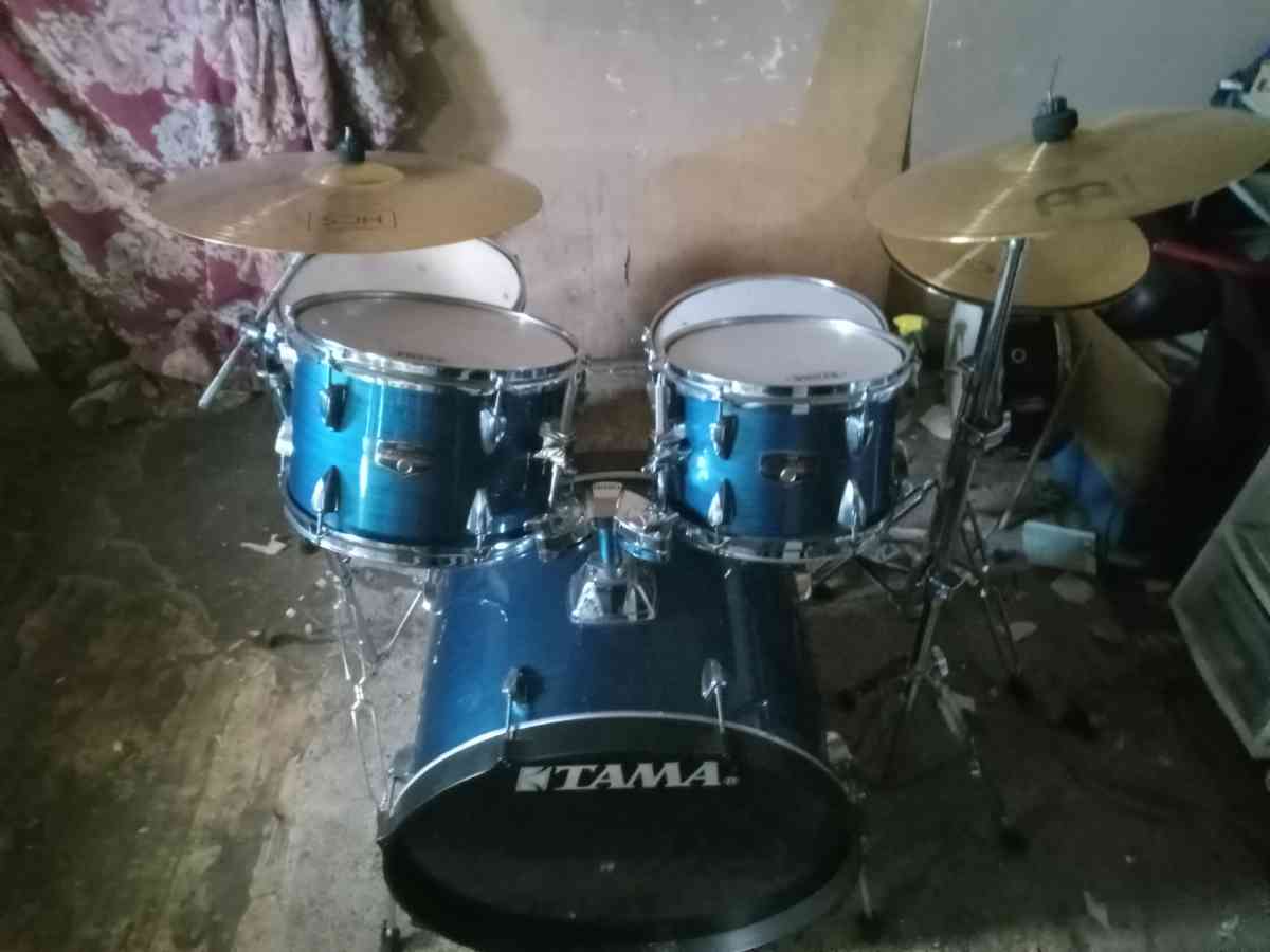Drumkit TAMA Imperial star5 piece and  hi hats and 2 cymbals