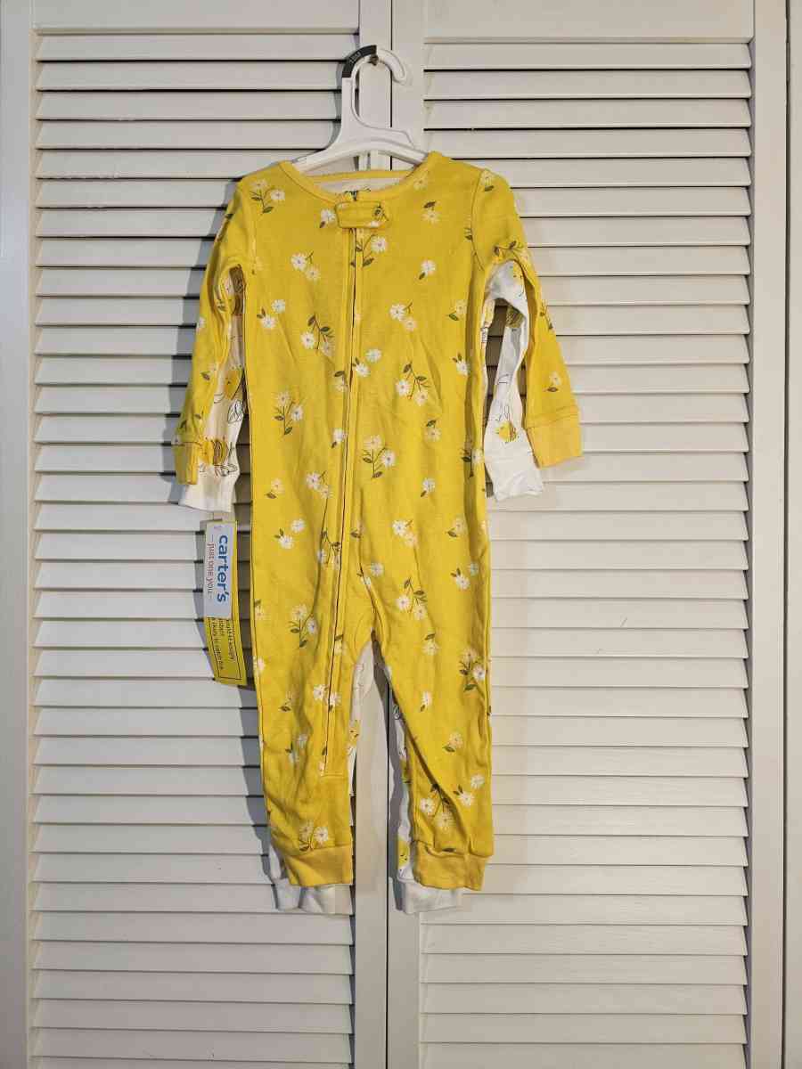Carters set of 2 pijamas size 18M