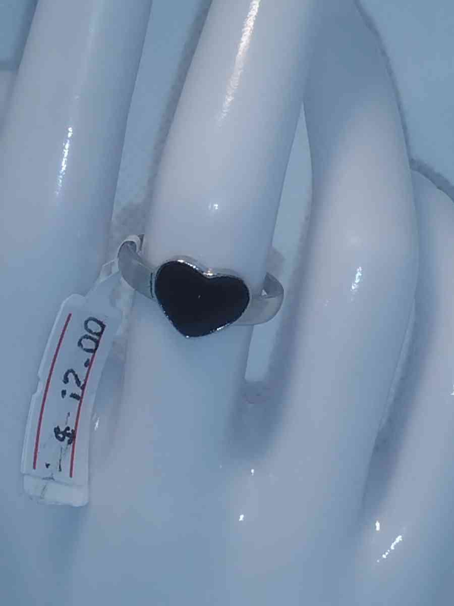 Black Heart Retro Geometric Ring