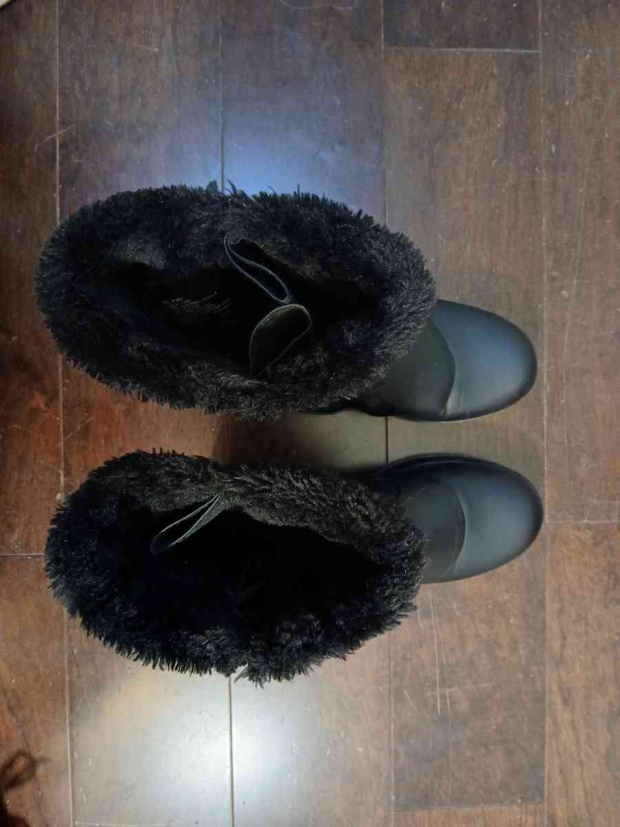 Totes Snow boots for women size 8m