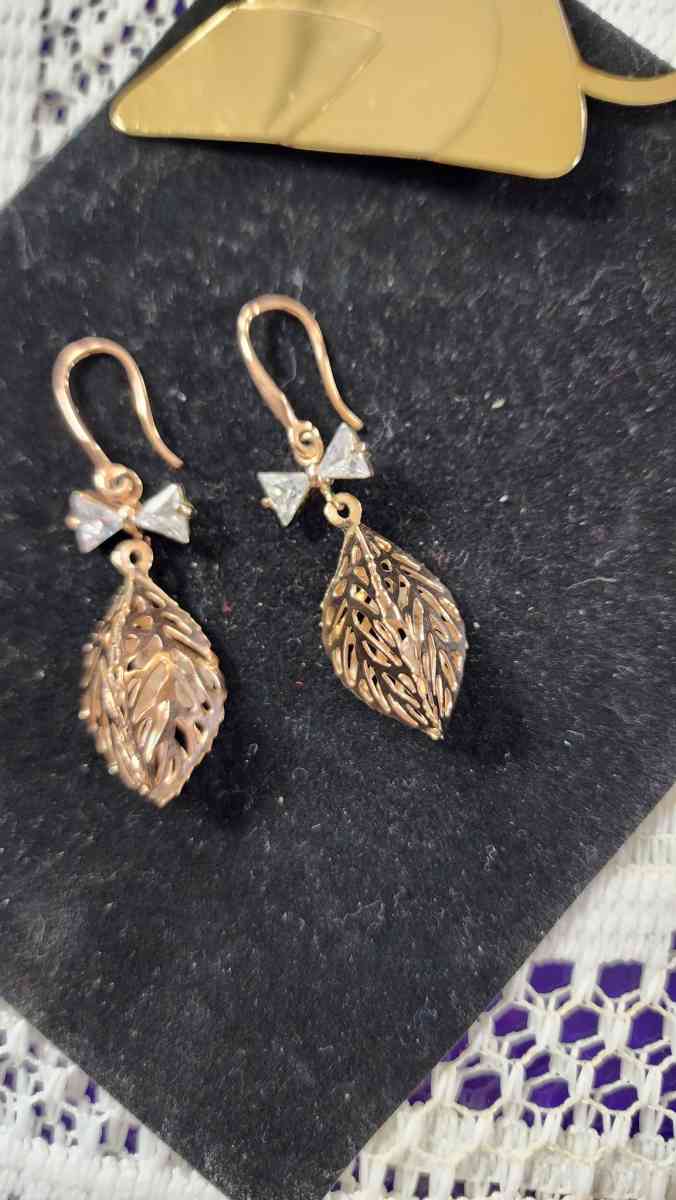 Handmade Braclets and more porch pickup only Vintiage