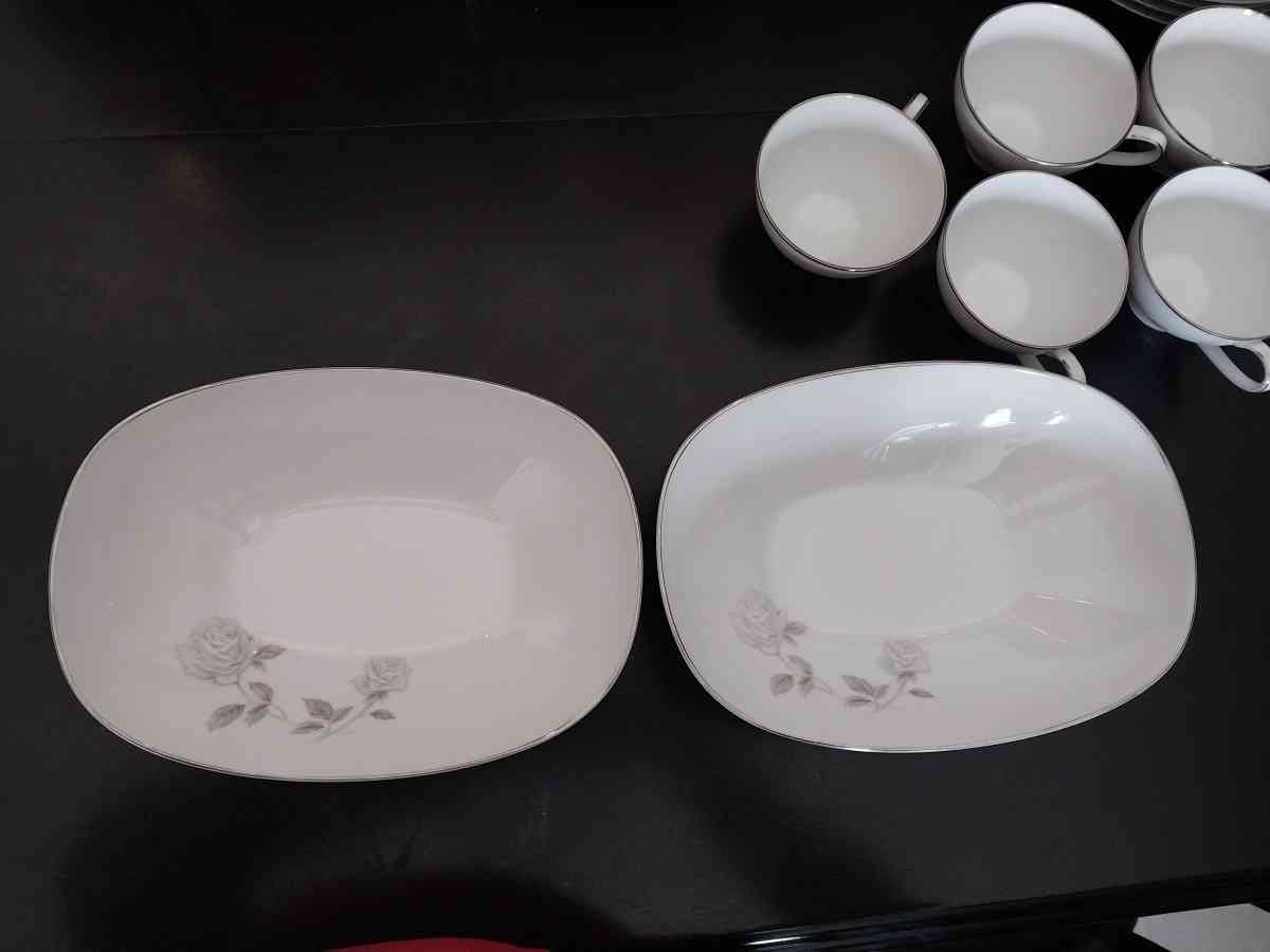 Noritake china Dinner set