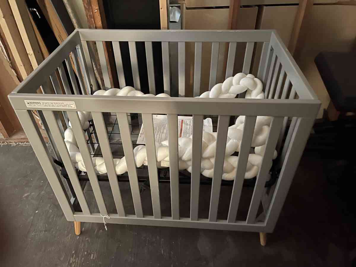 baby crib
