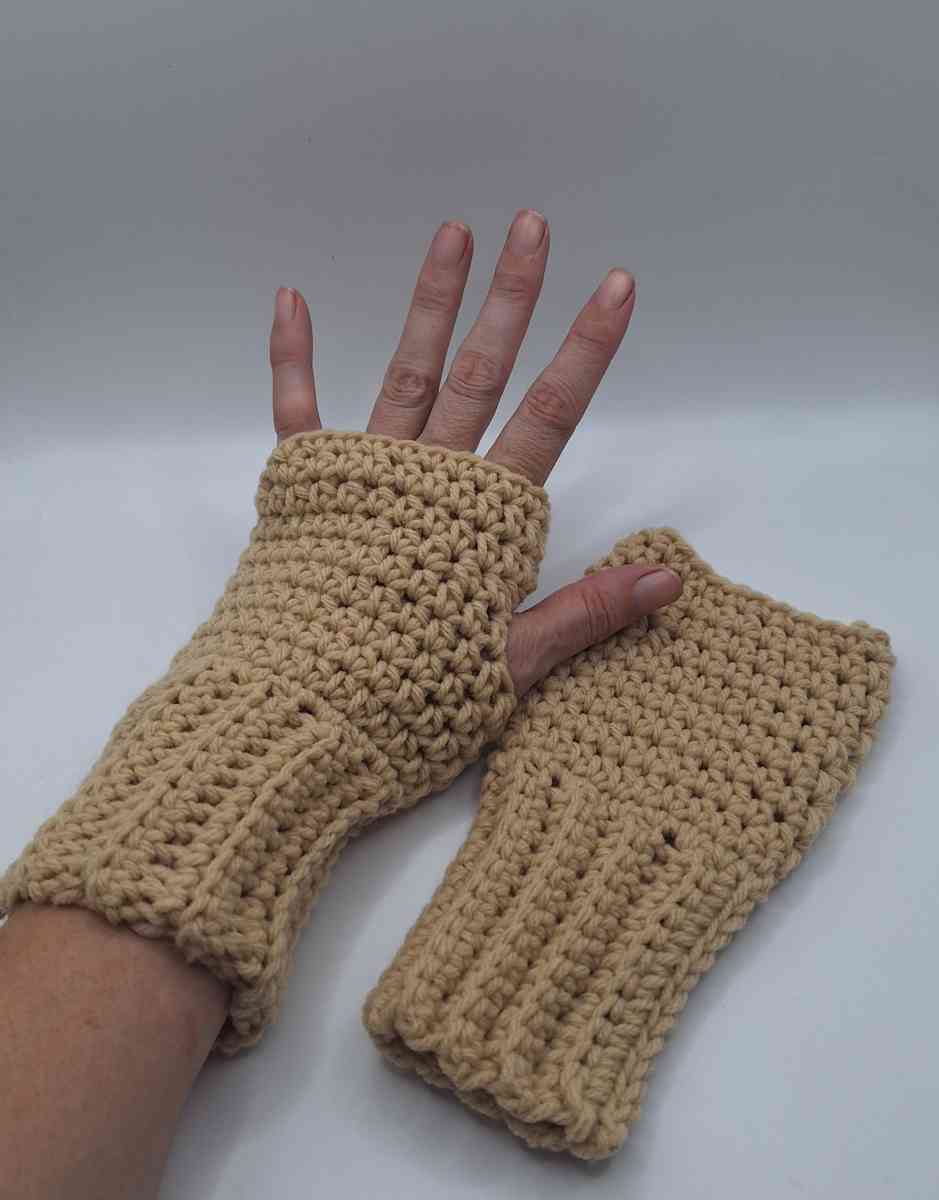 Beautiful Warm Fingerless Gloves