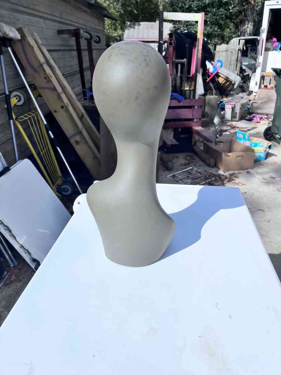 female mannequin head