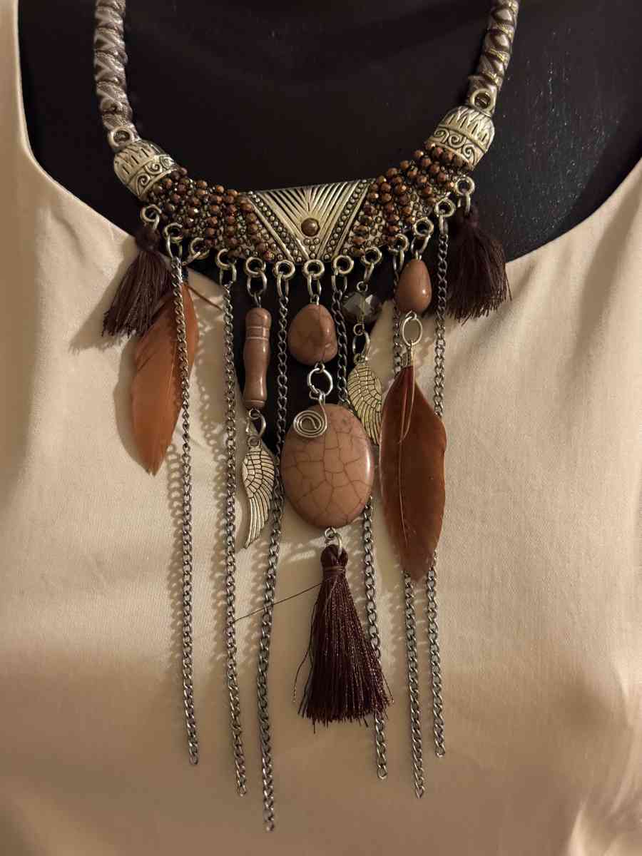 2037ITT Bohemian Style Necklace With Multilayers And Feather