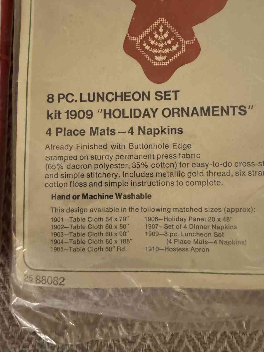 2018HMT Two New  Bucilla Christmas Needlecraft 8 Piece Lunch