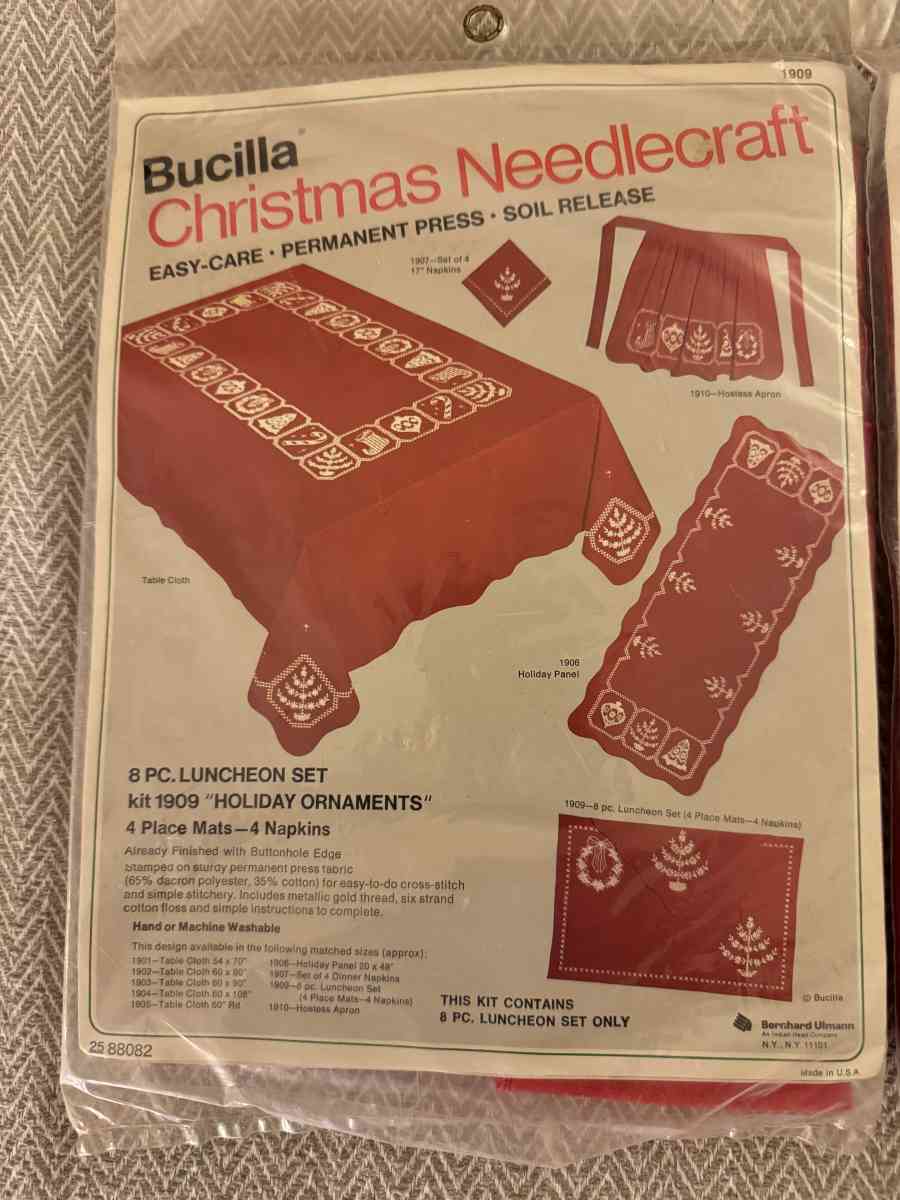 2018HMT Two New  Bucilla Christmas Needlecraft 8 Piece Lunch