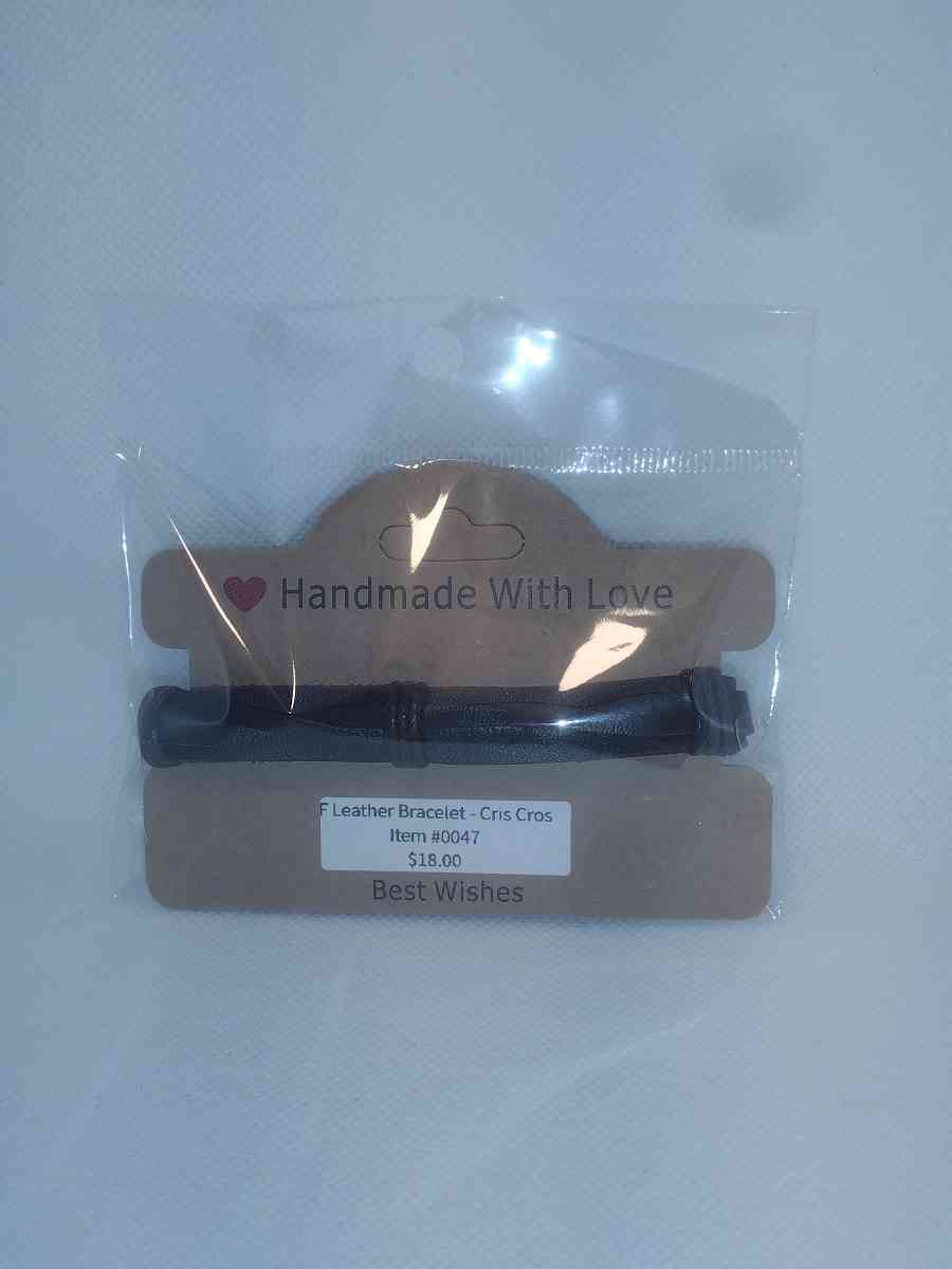 Faux Leather Bracelet criss cross brown