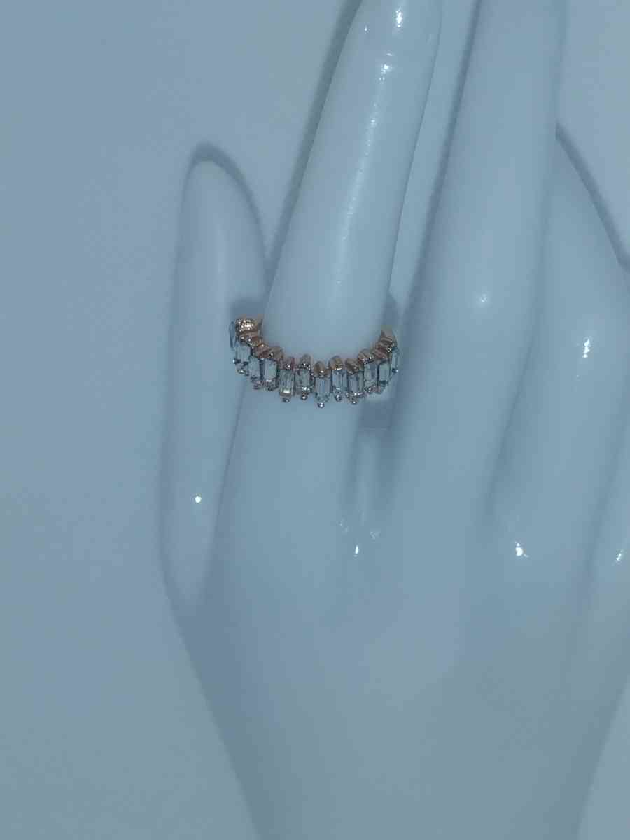 Straight White Chic Rhinestone Ring