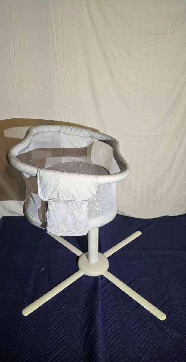 halo swivel bassinet