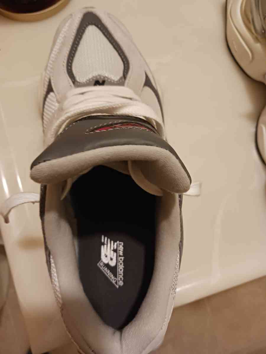 New Balance 9060s Rain Cloud Grey