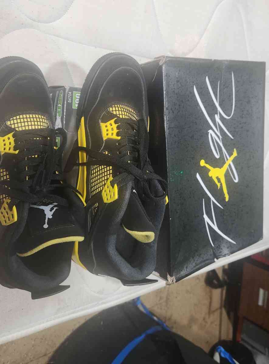 Jordan retro 4 yellow