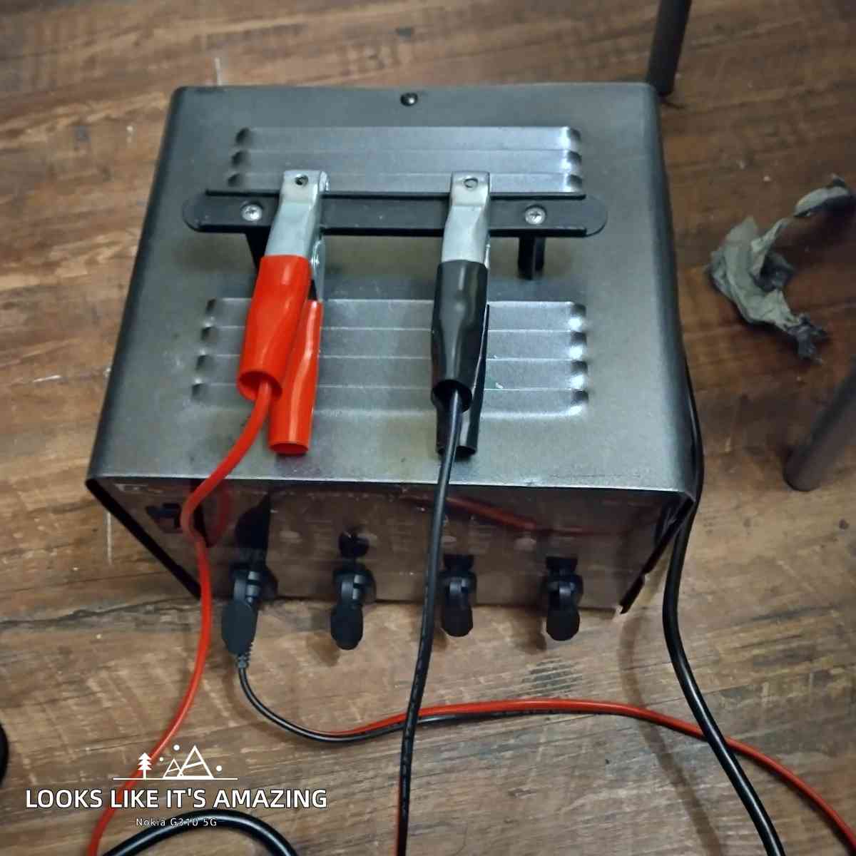 BATTERY CHARGER