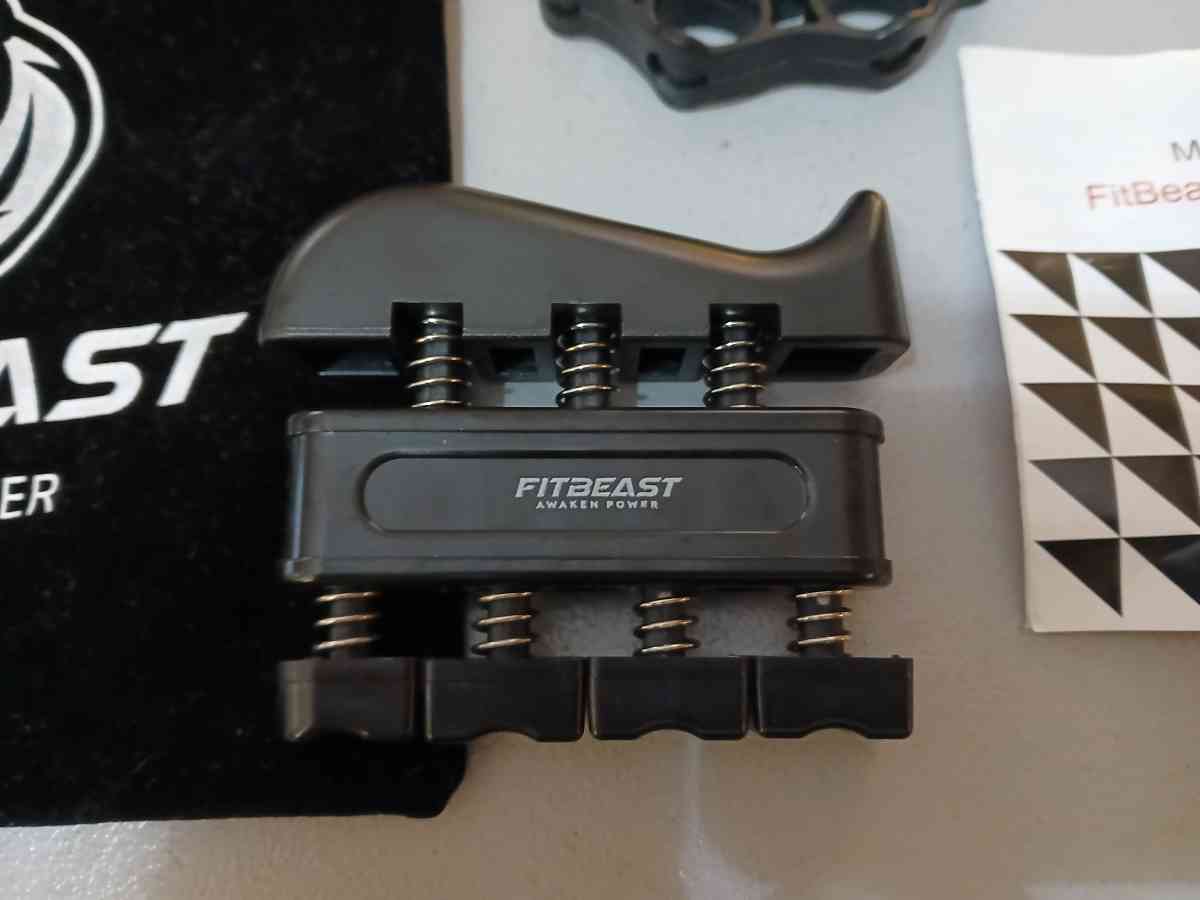 Fitbeast hand grip strengthener 3 piece kit